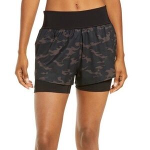 SPANX Get Moving Lined Athletic Shorts, Black Camo, Size S, EUC